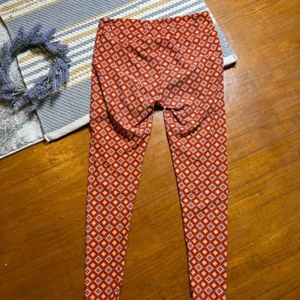 LuLaRoe tall & curvy diamond print leggings C5-3 - Picture 4 of 5